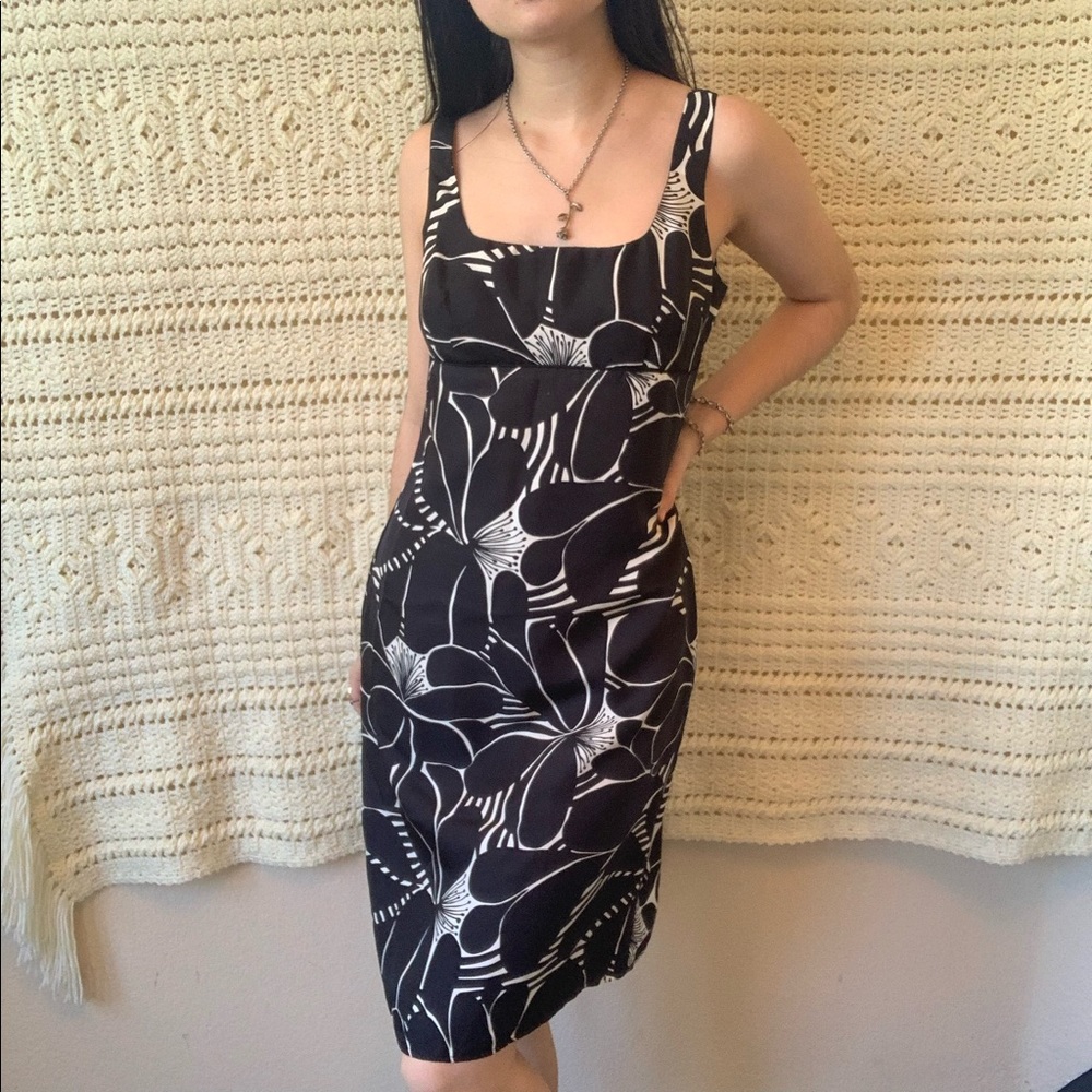 2000s Black & White Floral/Hawaiian Dress